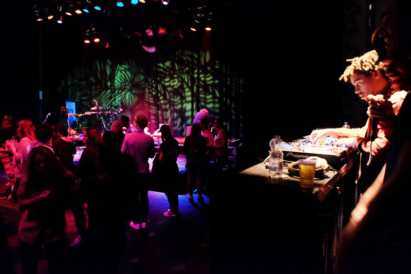 Verhuur Podium Mozaiek - Feesten en partijen in theaterzaal